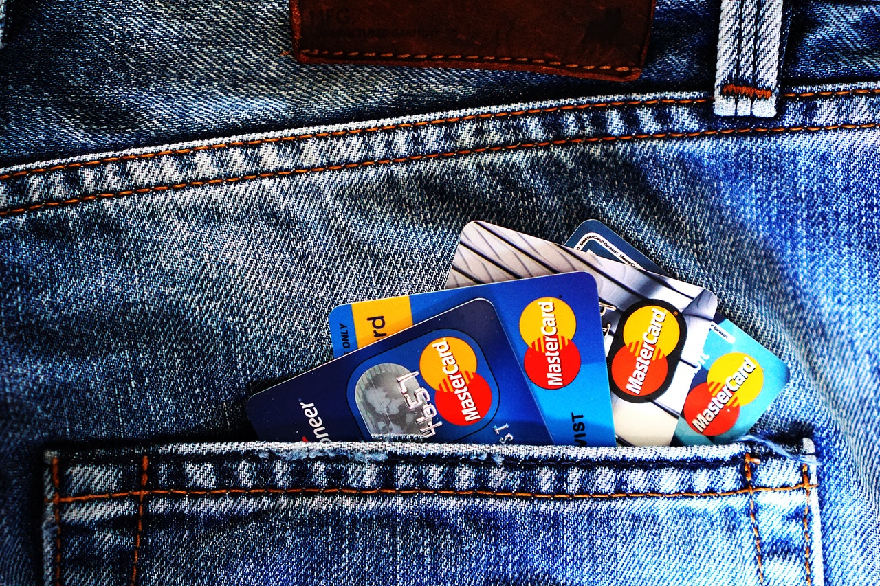 7 Best Credit Cards for Young Adults in 2022